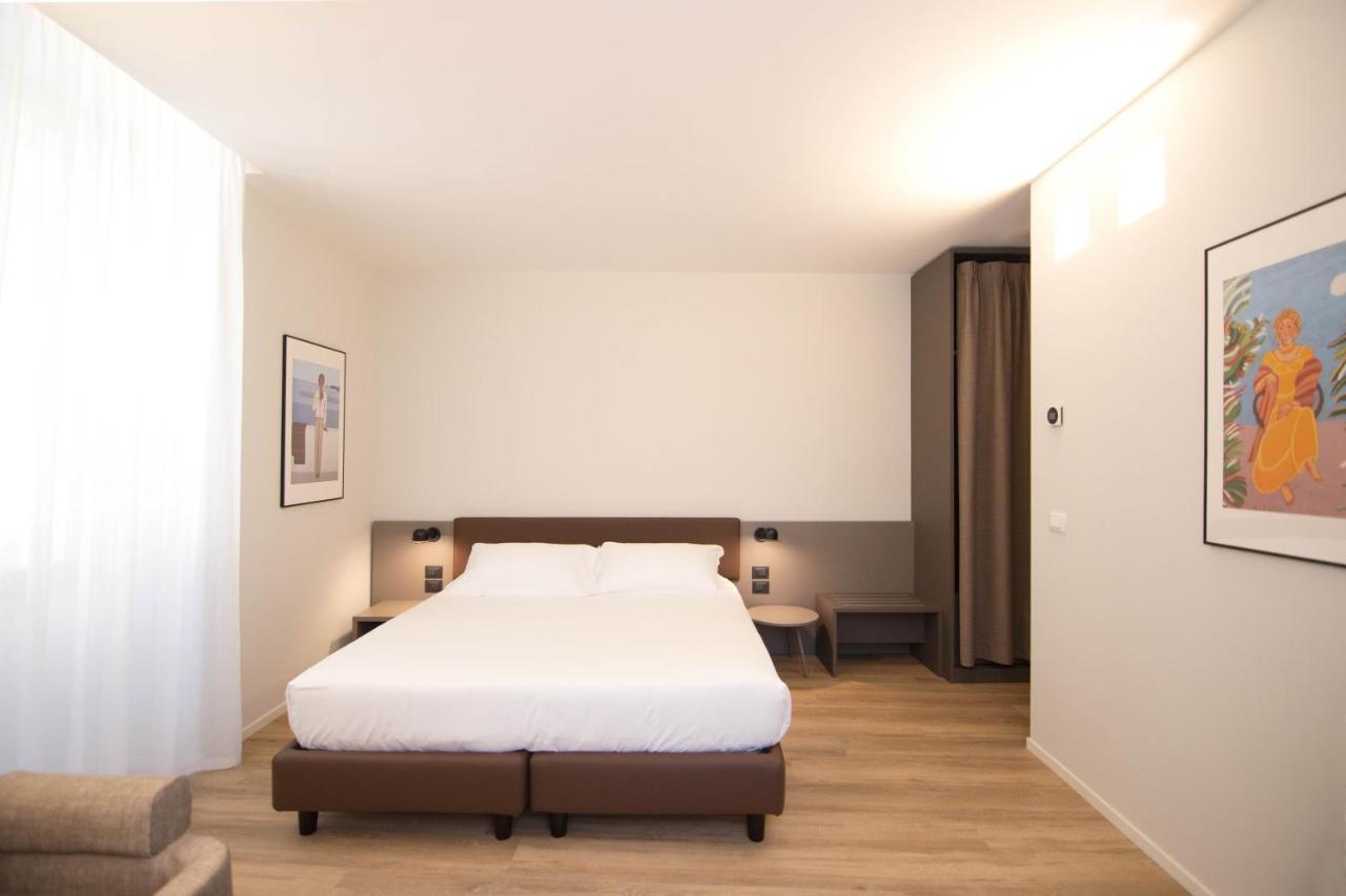 Palazzo Bellocchi - Suites & Apartments Brindisi Exterior foto